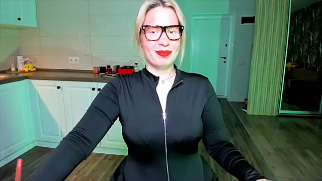 HotTiffani online show from 09/27/25, 04:23