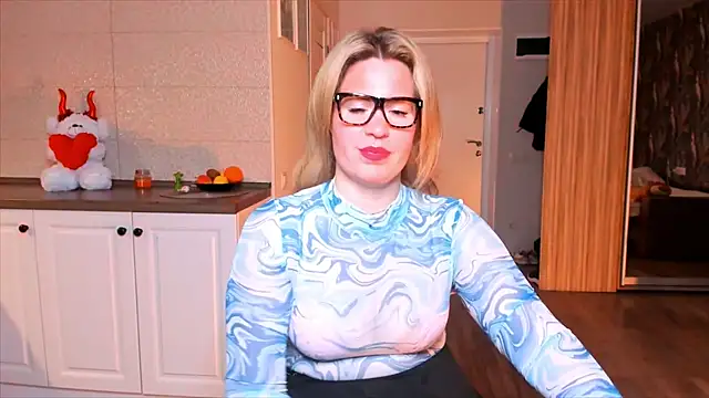 HotTiffani online show from 11/09/25, 01:42