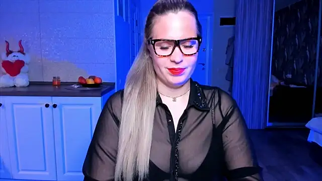 HotTiffani online show from 11/28/25, 11:13