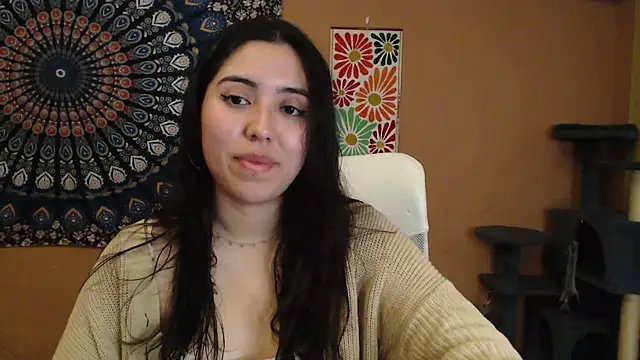 Snapshot of IntimateTales chatting on 01/08/25, 04:11 IntimateTales online show from 01/08/25, 04:11