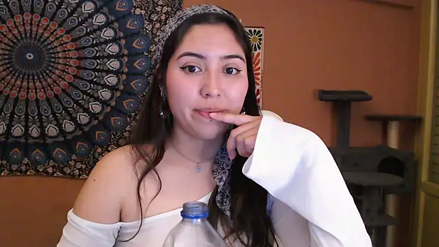 Snapshot of IntimateTales chatting on 01/25/25, 05:40 IntimateTales online show from 01/25/25, 05:40