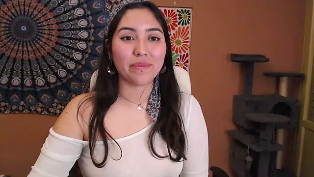 Snapshot of IntimateTales chatting on 01/25/25, 08:42 IntimateTales online show from 01/25/25, 08:42