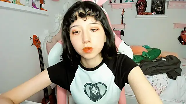 Snapshot of cherrycute chatting on 12/20/25, 07:37 cherrycute online show from 12/20/25, 07:37