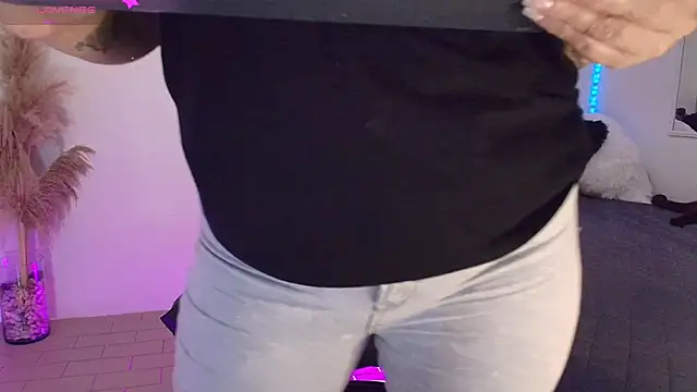 JuliRamirez online show from 03/14/25, 06:39