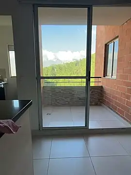 Snapshot of emma_andrew1 chatting on 01/16/26, 01:37 emma andrew1 online show from 01/16/26, 01:37