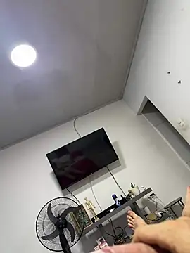 Snapshot of xavier_1988 chatting on 02/11/25, 10:18 xavier 1988 online show from 02/11/25, 10:18