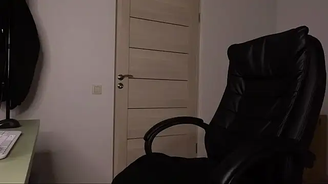 Snapshot of Tommy_Burnz chatting on 01/15/25, 04:15 Tommy Burnz online show from 01/15/25, 04:15