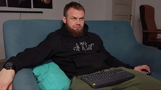 Snapshot of Tommy_Burnz chatting on 03/19/25, 05:06 Tommy Burnz online show from 03/19/25, 05:06