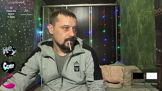 Snapshot of DanielOhCool chatting on 12/29/24, 01:49 DanielOhCool online show from 12/29/24, 01:49