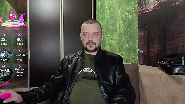 Snapshot of DanielOhCool chatting on 09/25/25, 07:45 DanielOhCool online show from 09/25/25, 07:45