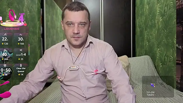 Snapshot of DanielOhCool chatting on 10/18/25, 06:48 DanielOhCool online show from 10/18/25, 06:48