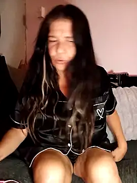 Snapshot of Leanne43 chatting on 11/14/25, 09:35 Leanne43 online show from 11/14/25, 09:35