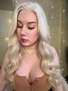 LaraHollywood online show from 01/30/25, 03:22