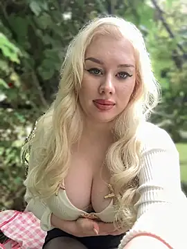 LaraHollywood online show from 09/21/25, 06:15