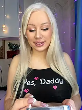 LaraHollywood online show from 01/13/26, 07:46