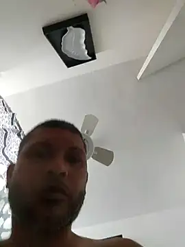 Snapshot of tropikboy chatting on 05/12/26, 12:24 tropikboy online show from 05/12/26, 12:24