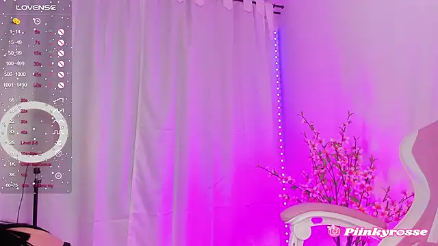 rosseblondee online show from 02/10/25, 09:36