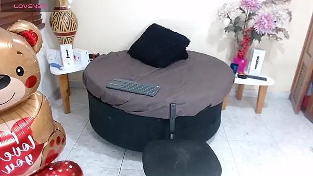 NicoleSantana online show from 06/05/26, 10:48