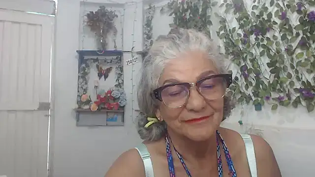 Snapshot of FunnyGrandma chatting on 12/02/24, 06:10 FunnyGrandma online show from 12/02/24, 06:10