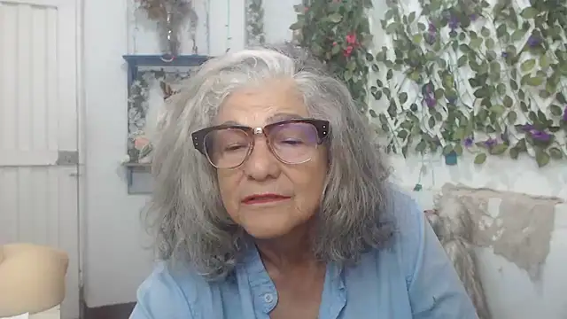 Snapshot of FunnyGrandma chatting on 12/04/24, 02:31 FunnyGrandma online show from 12/04/24, 02:31