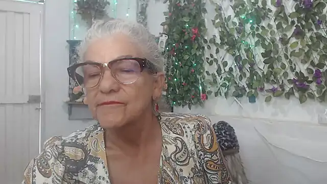 Snapshot of FunnyGrandma chatting on 12/07/24, 04:36 FunnyGrandma online show from 12/07/24, 04:36