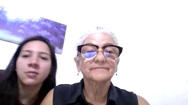 Snapshot of FunnyGrandma chatting on 12/07/24, 09:00 FunnyGrandma online show from 12/07/24, 09:00