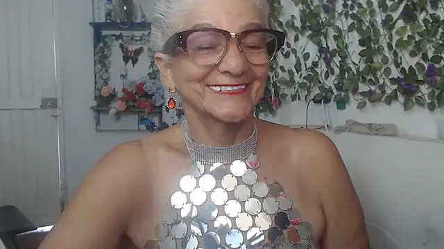 Snapshot of FunnyGrandma chatting on 12/21/24, 07:27 FunnyGrandma online show from 12/21/24, 07:27