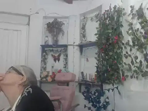 Snapshot of FunnyGrandma chatting on 01/08/25, 01:32 FunnyGrandma online show from 01/08/25, 01:32