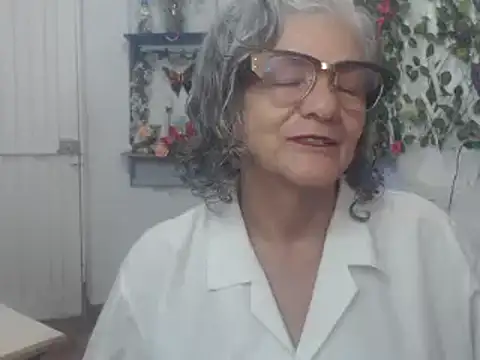 Snapshot of FunnyGrandma chatting on 01/09/25, 09:16 FunnyGrandma online show from 01/09/25, 09:16