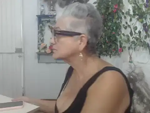 Snapshot of FunnyGrandma chatting on 01/16/25, 08:46 FunnyGrandma online show from 01/16/25, 08:46