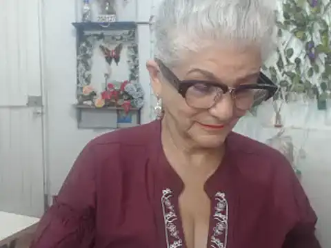 Snapshot of FunnyGrandma chatting on 01/19/25, 01:43 FunnyGrandma online show from 01/19/25, 01:43