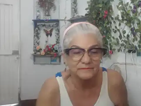 Snapshot of FunnyGrandma chatting on 01/27/25, 09:22 FunnyGrandma online show from 01/27/25, 09:22