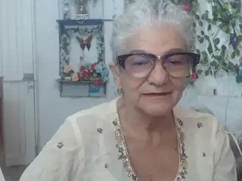 Snapshot of FunnyGrandma chatting on 02/02/25, 12:09 FunnyGrandma online show from 02/02/25, 12:09