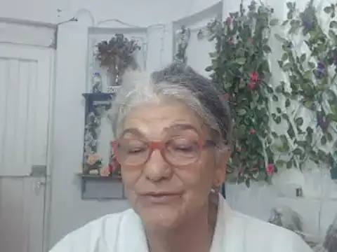 Snapshot of FunnyGrandma chatting on 02/02/25, 03:54 FunnyGrandma online show from 02/02/25, 03:54
