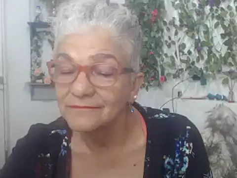 Snapshot of FunnyGrandma chatting on 02/08/25, 02:36 FunnyGrandma online show from 02/08/25, 02:36