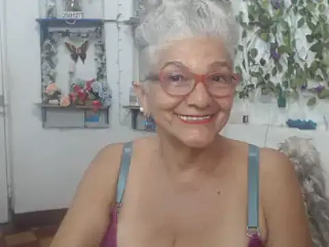 Snapshot of FunnyGrandma chatting on 02/08/25, 05:40 FunnyGrandma online show from 02/08/25, 05:40
