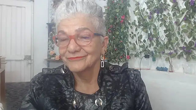 Snapshot of FunnyGrandma chatting on 02/12/25, 01:41 FunnyGrandma online show from 02/12/25, 01:41