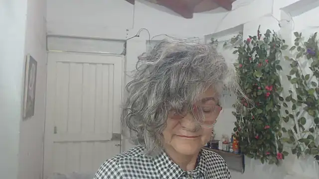 Snapshot of FunnyGrandma chatting on 02/19/25, 01:29 FunnyGrandma online show from 02/19/25, 01:29