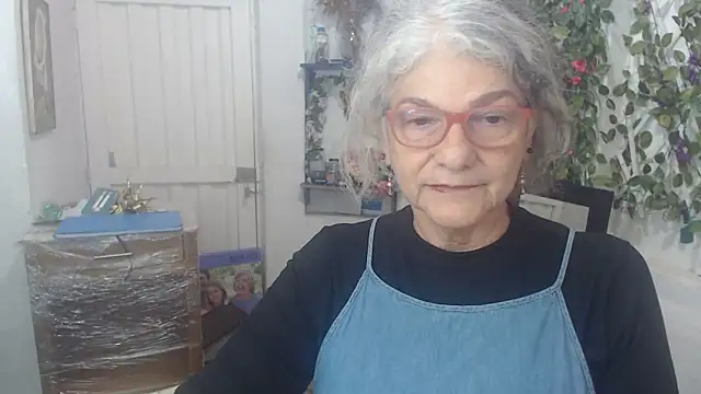 Snapshot of FunnyGrandma chatting on 03/12/25, 01:36 FunnyGrandma online show from 03/12/25, 01:36