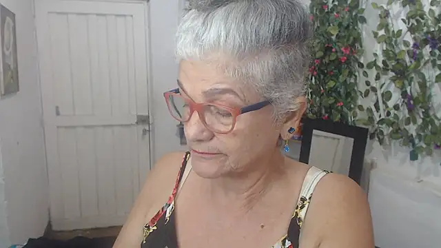 Snapshot of FunnyGrandma chatting on 03/13/25, 12:16 FunnyGrandma online show from 03/13/25, 12:16