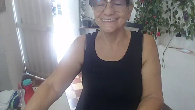 Snapshot of FunnyGrandma chatting on 03/20/25, 08:40 FunnyGrandma online show from 03/20/25, 08:40