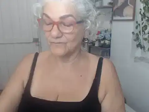 Snapshot of FunnyGrandma chatting on 09/11/25, 01:17 FunnyGrandma online show from 09/11/25, 01:17
