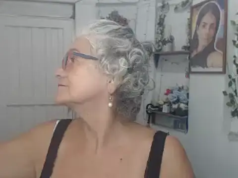 Snapshot of FunnyGrandma chatting on 09/14/25, 11:15 FunnyGrandma online show from 09/14/25, 11:15
