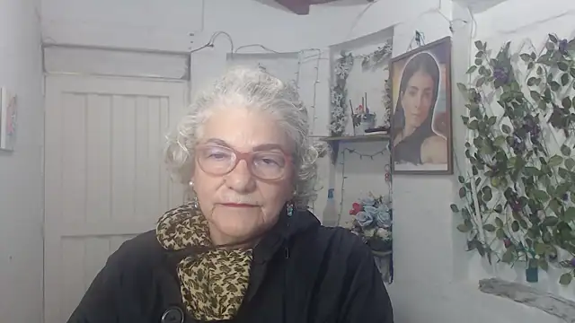 Snapshot of FunnyGrandma chatting on 10/05/25, 03:16 FunnyGrandma online show from 10/05/25, 03:16