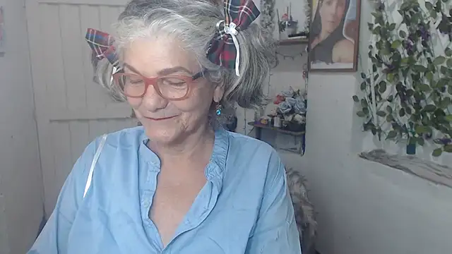 Snapshot of FunnyGrandma chatting on 10/09/25, 11:03 FunnyGrandma online show from 10/09/25, 11:03