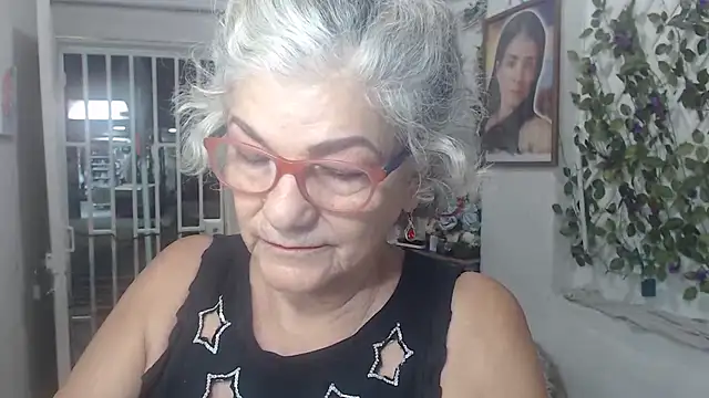 Snapshot of FunnyGrandma chatting on 10/19/25, 02:12 FunnyGrandma online show from 10/19/25, 02:12