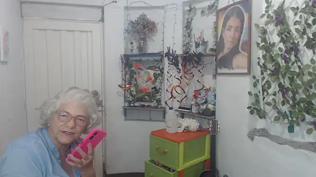 FunnyGrandma online show from 10/22/25, 02:34