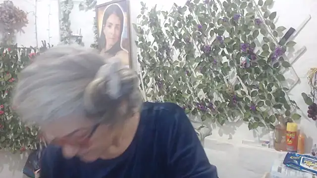 FunnyGrandma online show from 11/01/25, 09:39