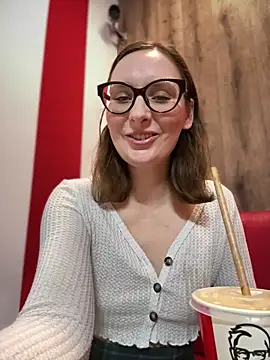 Snapshot of The_Snowwhitee chatting on 02/11/26, 07:19 The Snowwhitee online show from 02/11/26, 07:19