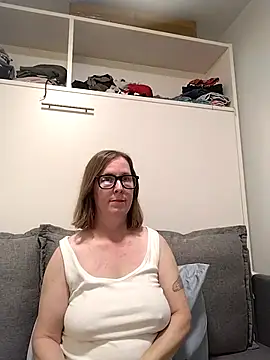 Snapshot of SweetandNaughty1 chatting on 06/05/26, 03:57 SweetandNaughty1 online show from 06/05/26, 03:57
